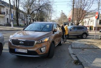 В центре Николаева столкнулись Nissan и Kia