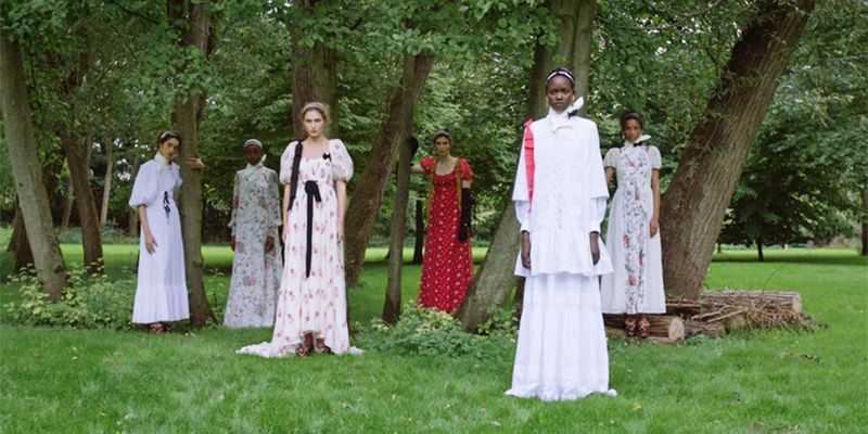 Жизнь в лесу, платья на случай апокалипсиса: 4 тренда с Недели моды в Лондоне