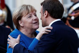 Поцелуи Макрона и Меркель, Путин в широких штанах: фоторепортаж с "Нормандского саммита"