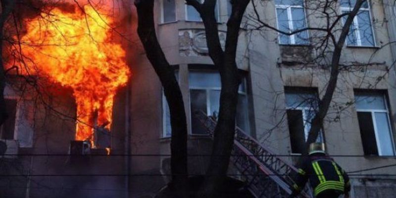 Появилось видео пожара в Одессе, снятое выжившим студентом внутри здания