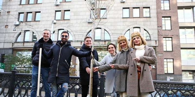 Украинские телеведущие и звезды шоу-бизнеса приняли участие в акции «Посади дерево»