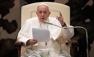 Оружие не поможет: Папа Франциск снова призвал к переговорам по Украине
