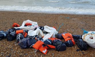 Пляж "под кайфом": в Британии берег усеяло наркотиками