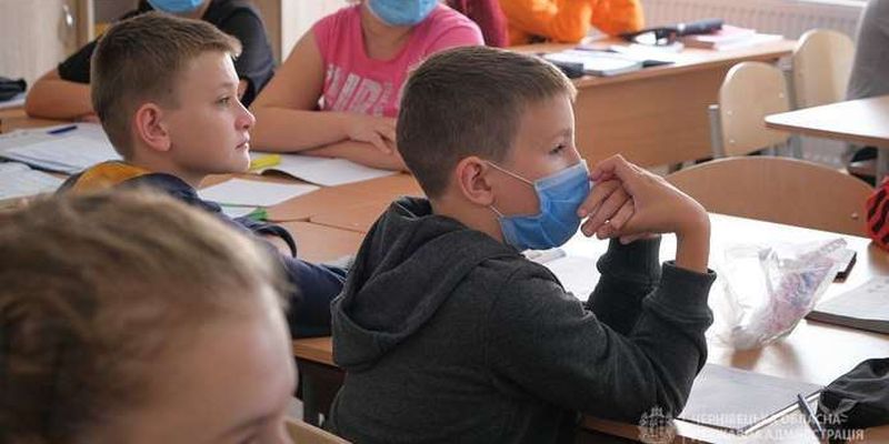 На Буковині 70 школярі та 8 дошкільнят хворіють на COVID-19