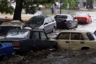 В Одессе апокалипсис: воды по пояс, повалены деревья, нет света - такого не было 8 лет