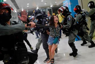 Поліція Гонконгу штурмом узяла забарикадований університет