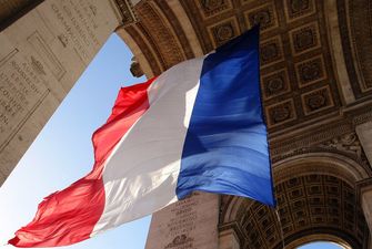 В Париже вместо военного парада 14 июля почтят медиков