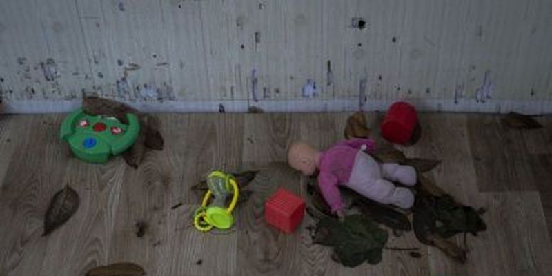 Росія вдарила бомбами по центру Дергачів: поранено дітей
