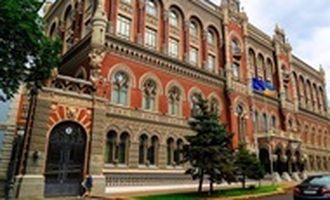 Банки сократили ввоз долларов в Украину