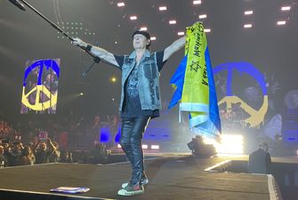 Лидер Scorpions поднял флаг Украины на концерте группы в Тель-Авиве