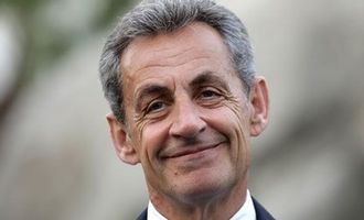 Во Франции Саркози приговорили к году тюрьмы