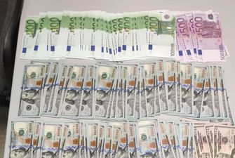 Українець хотів незаконно вивезти до Польщі пачки валюти