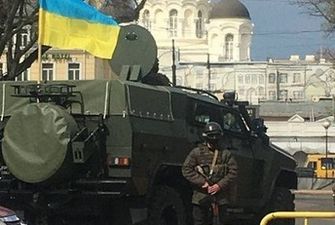 В Одессе и области заметили блокпосты и военную технику: фото и видео