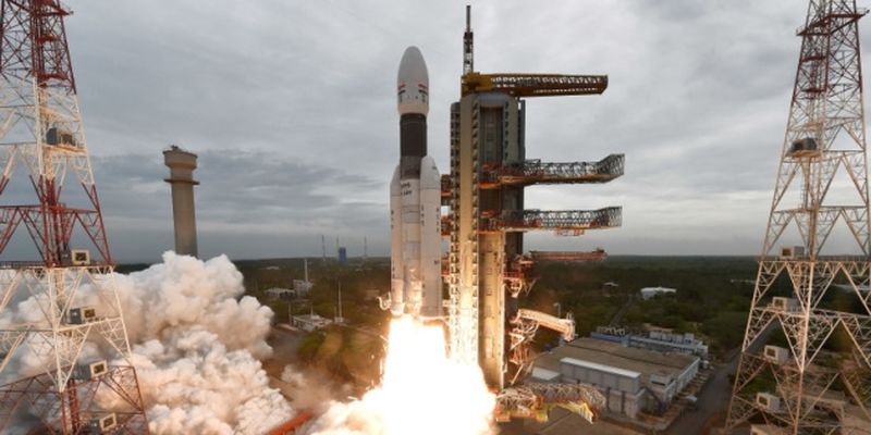 Индия вывела на орбиту Луны свою межпланетную станцию
