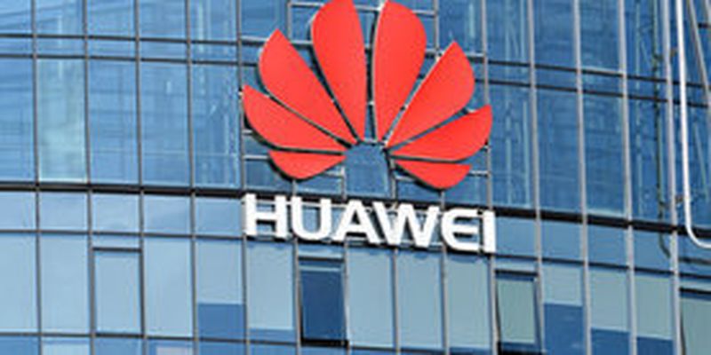 Продажи смартфонов Huawei из-за санкций за год упали на 81,6%