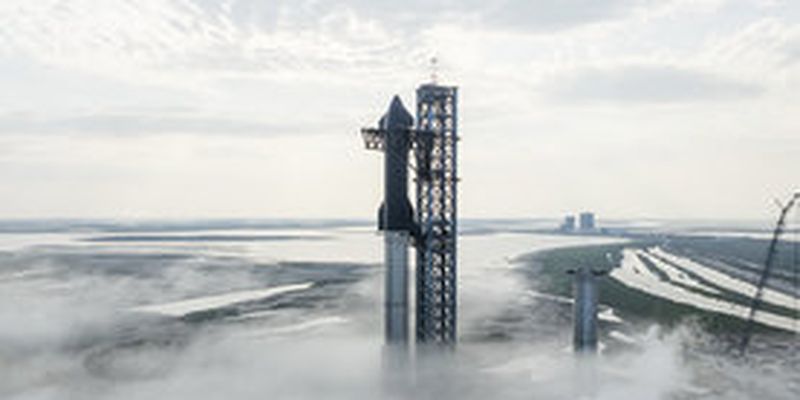 SpaceX готовит 120-метровый корабль Starship к первому орбитальному полету – видео