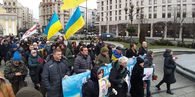 В Киеве почтили память погибших героев Небесной Сотни: фото