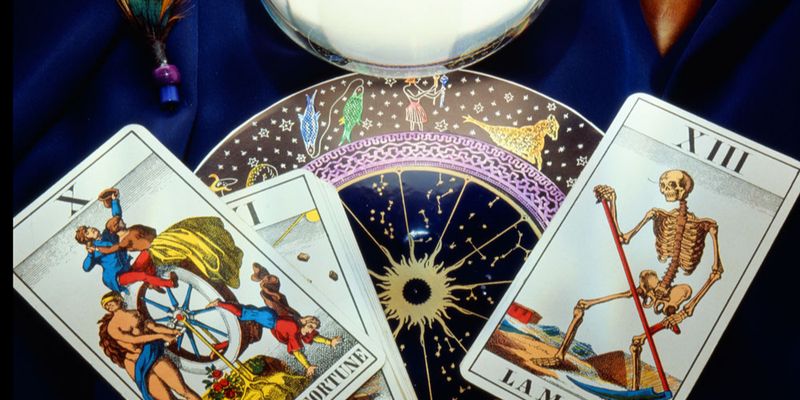Гороскоп на октябрь: карты Таро приоткрыли судьбу для всех знаков Зодиака