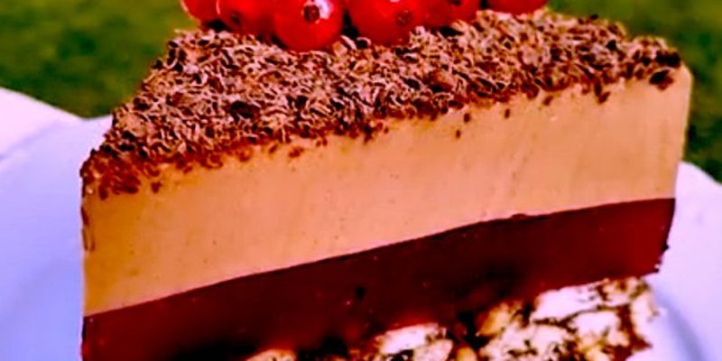 Мега-вкусный торт "Шоколадная смородина" без выпечки: потрясающее сочетание вкусов