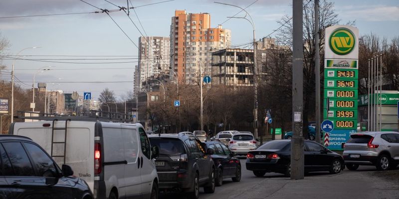В Кабмине приостановили госрегулирование цен на топливо в Украине