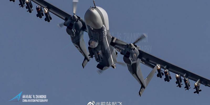 Китайский БПЛА Tengoen TB-001 напичкан ракетами класса "воздух-земля": что известно