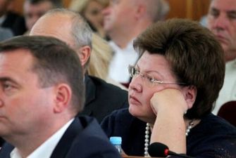 Соратницю Тимошенко зловили за незвичним заняттям в Раді - будувала свою країну в смартфоні