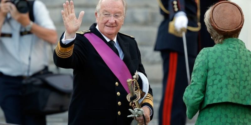 Бывший король Бельгии признал внебрачную дочь после теста ДНК