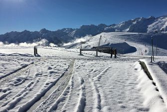 На французький гірськолижний курорт сніг завозять вертольотами