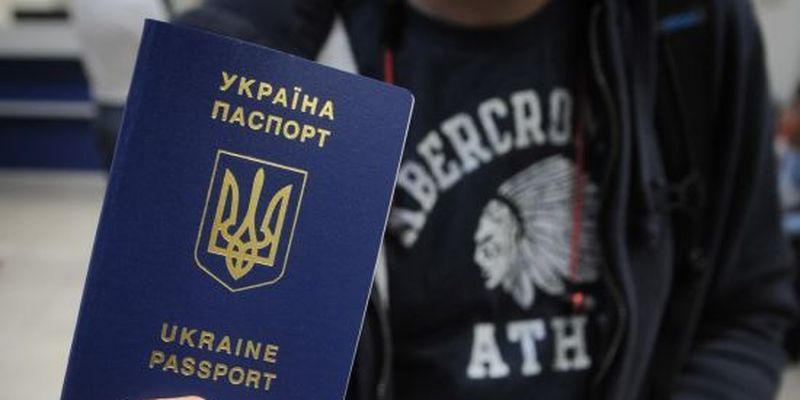 Україна випускатиме громадян до Росії лише за закордонними паспортами. Чому й коли почне діяти новація