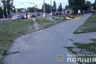 В Харькове авто снесло палатку с агитатором