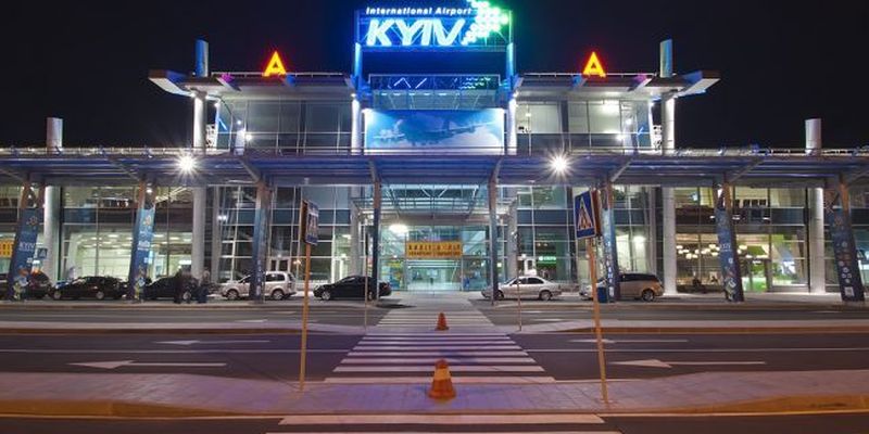 Аэропорт "Киев" возобновил работу после 10-дневного перерыва