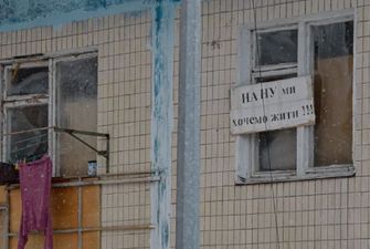 "Будем в машине греться": в Киеве снесли общежитие, не дав жильцам вынести имущество