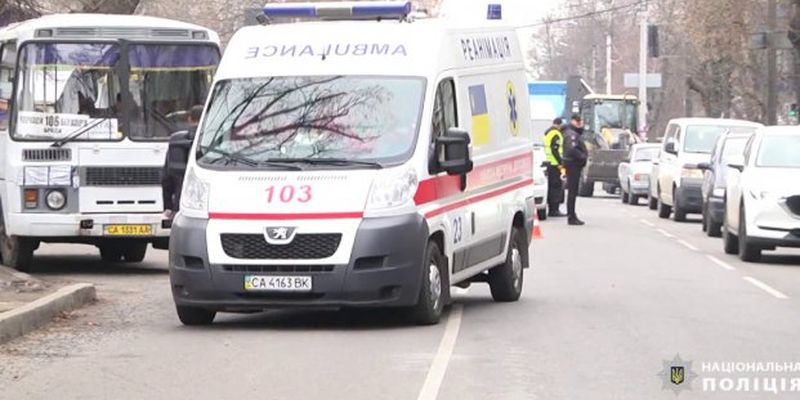 В Черкассах водитель сбил женщину и попытался скрыться, затащив пострадавшую в свой автомобиль
