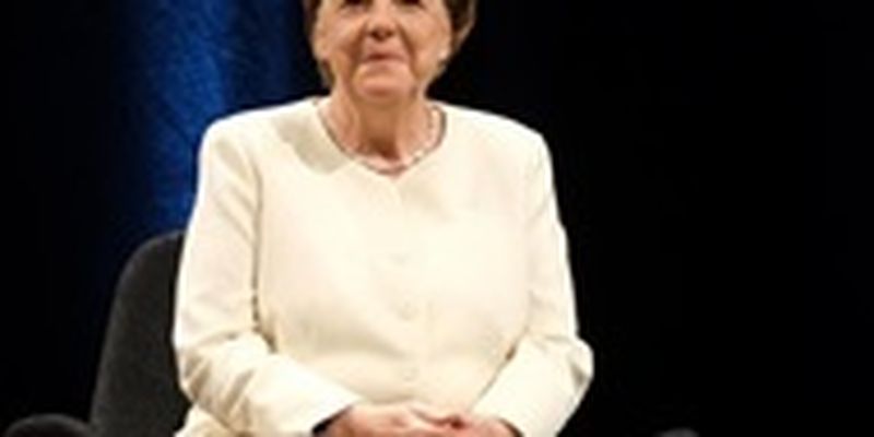 Меркель призвала к дебатам по окончанию войны в Украине