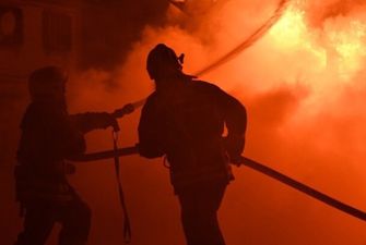 Підтримували команду вибухами: у Львові фанати влаштували пожежу на стадіоні, могли постраждати тисячі людей