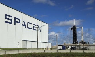 SpaceX запустила в космос коммуникационный спутник для Eutelsat