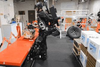 Sarcos Robotics представила серийный экзоскелет Guardian XO, предназначенный для помощи в подъеме тяжелых грузов. Его смогут арендовать все желающие по цене $100 000/год