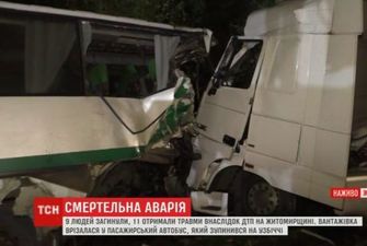 Троє постраждалих у аварії на Житомирщині у важкому стані в реанімації