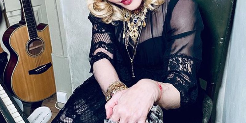 Мадонна оголила клинок у ресторані, вимагаючи налити їй "хорошого вина"
