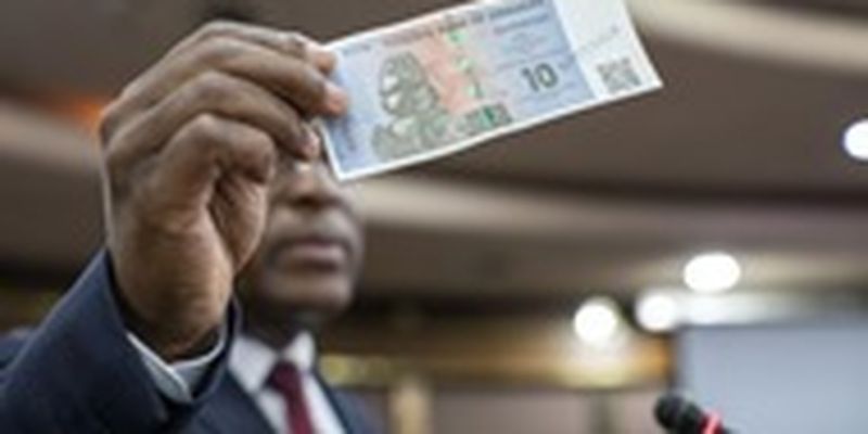 Зимбабве меняет обесцененную национальную валюту