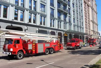 Пожежа, евакуація і порятунок потерпілого: рятувальники провели навчання у бізнес-центрі в Києві