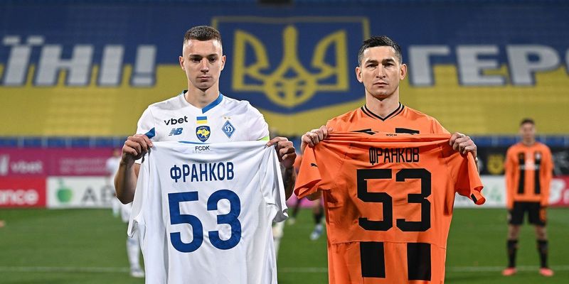 Футболисты "Динамо" и "Шахтера" почтили память Артема Франкова перед матчем