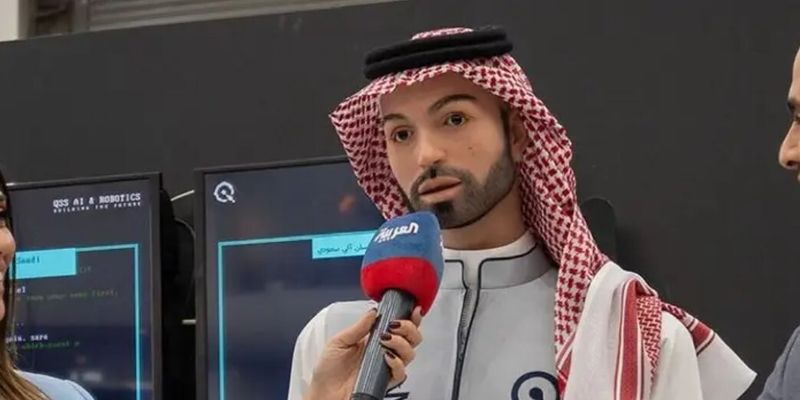 Человекоподобный робот Мухаммед в Саудовской Аравии "неприлично обидел" журналистку: видео/Производители уже отреагировали на инцидент