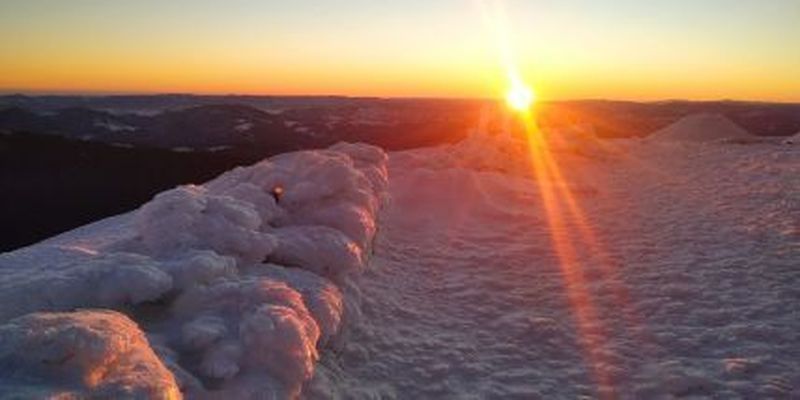 В Карпатах ударило -8 градусов мороза: фото невероятных заснеженных вершин