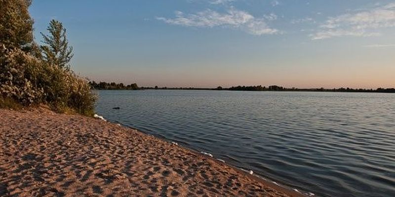 На Рівненщині в озері потонули батько і син, яких затягнуло у водоверть