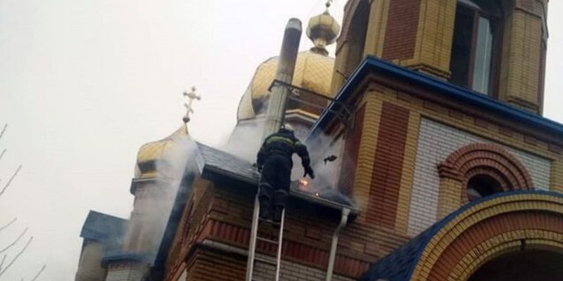 Масштабный пожар охватил храм под Днепром: фото