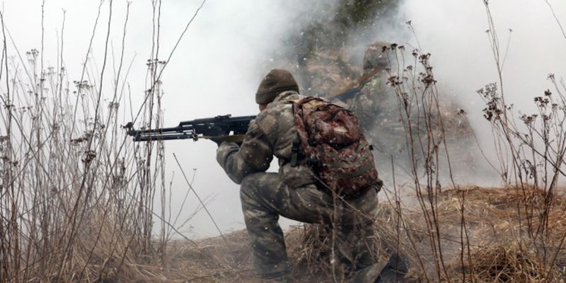 В зоне ООС в результате взрыва пострадали двое украинских бойцов