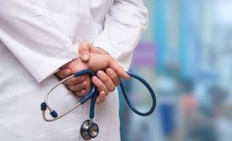 Семейные врачи массово увольняются: экс-министр назвал серьезную причину