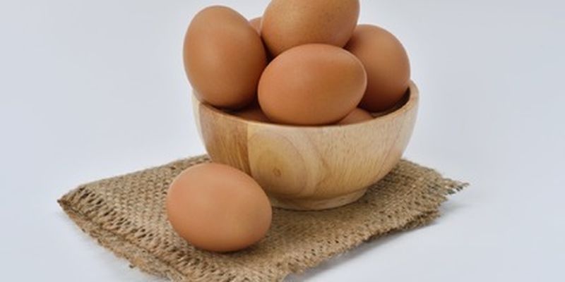 Пределов цинизму нет: поселковый совет на Волыни закупает яйца по 50 гривен за штуку