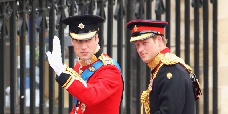 Принц Уильям проигнорировал вопросы журналистов о мемуарах брата